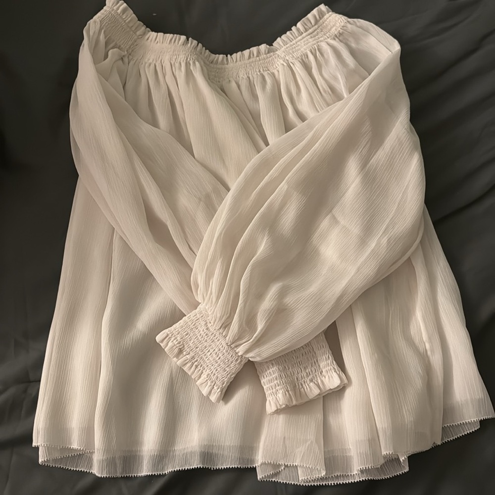 Nwt Aritzia Siena off shoulder blouse in light birch Sz xxs
